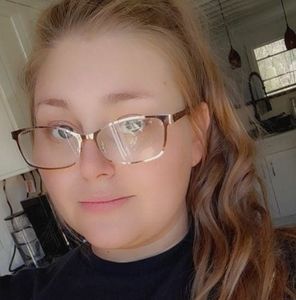 Meet your Posher, Hali